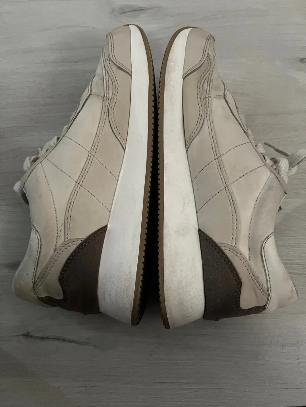 Universal Thread Women's Low-Top Sneakers in Cream
